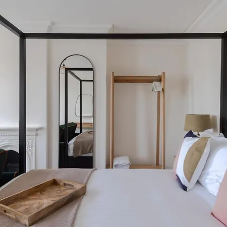 Redcliffe Parade No 9 I Centre