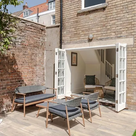 Redcliffe Parade No.9 I Your Apartment Bristol
