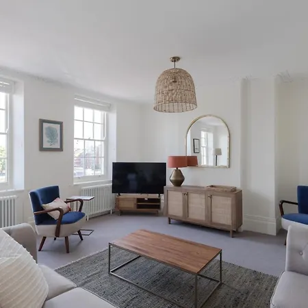 Redcliffe Parade No 9 I Centre