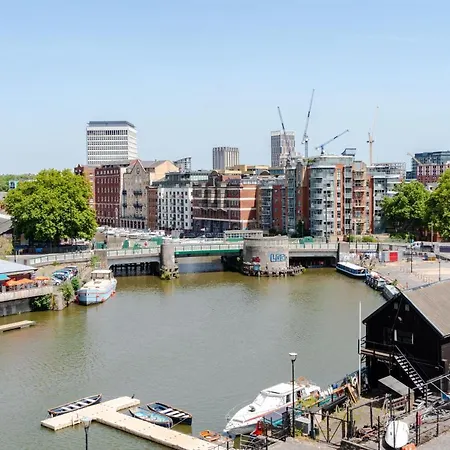 Redcliffe Parade No 9 I Centre