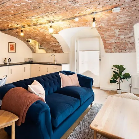 Redcliffe Parade No 9 I Centre