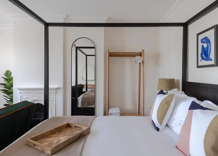 Redcliffe Parade No 9 I Centre