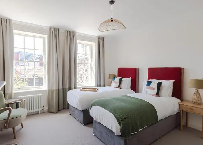 Redcliffe Parade No 9 I Centre Daire *