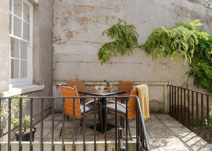 Redcliffe Parade No 9 I Centre