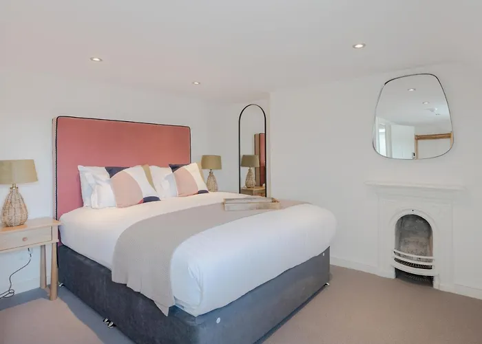 Redcliffe Parade No 9 I Centre * Bristol