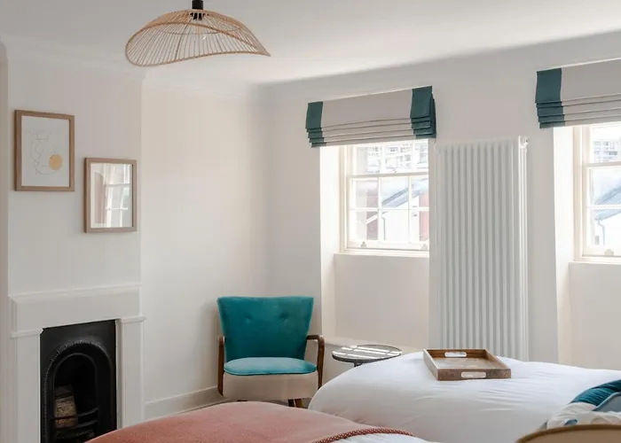 Redcliffe Parade No 9 I Centre * Bristol