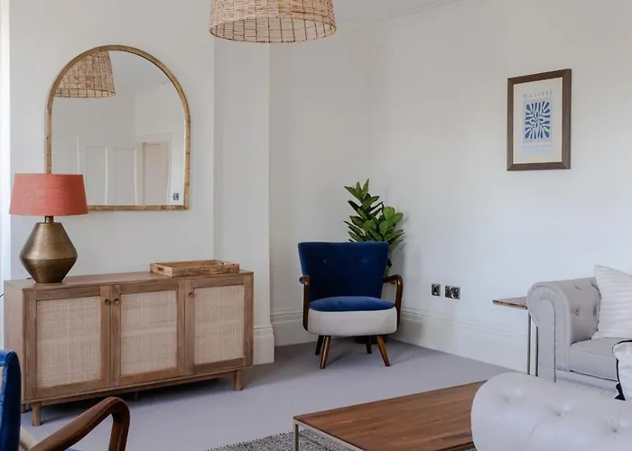 Redcliffe Parade No 9 I Centre * Bristol