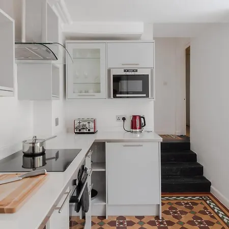 Redcliffe Parade No 9 I Centre Daire *