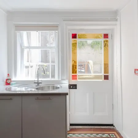 Redcliffe Parade No 9 I Centre * Bristol