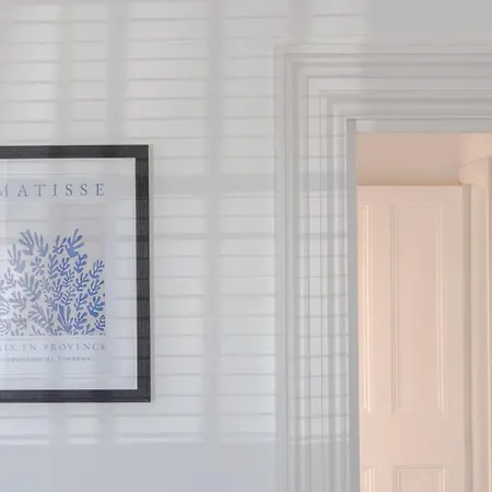 Redcliffe Parade No 9 I Centre *