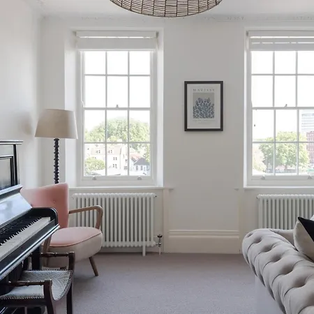 Redcliffe Parade No 9 I Centre