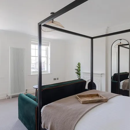 Redcliffe Parade No 9 I Centre * Bristol