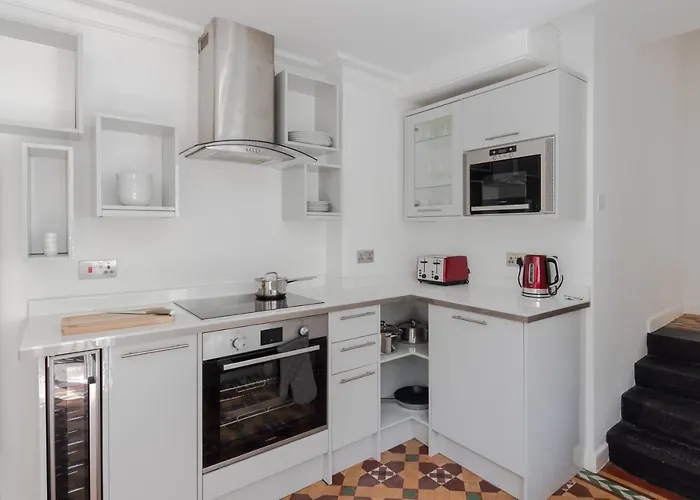 Redcliffe Parade No 9 I Centre