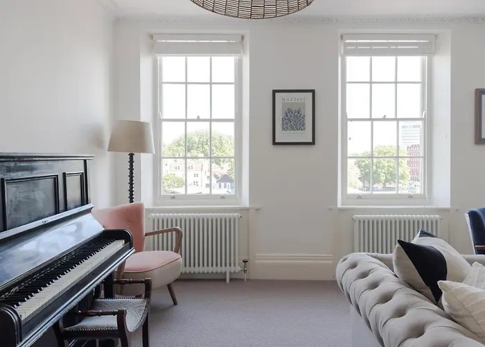 Redcliffe Parade No 9 I Centre