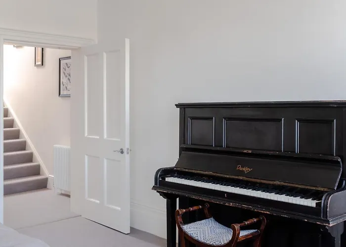 Redcliffe Parade No 9 I Centre Bristol