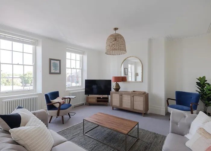 Redcliffe Parade No 9 I Centre