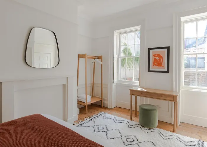 Redcliffe Parade No 9 I Centre Bristol